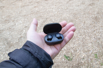 Bluetooth micro-headphones for your smartphone.A telephone headset.