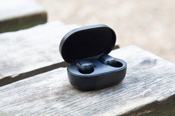 Bluetooth micro-headphones for your smartphone.A telephone headset.