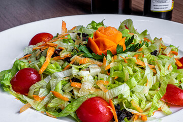 
Delicious green salad with lettuce, tomato and many others.