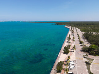 Obraz premium Aerial view of Malecon Tajamar in Cancun, Mexico