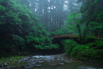 羽黒山に流れる川と架かる橋