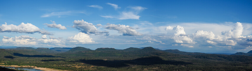 Fototapeta premium Sky atmosphere clouds above the mountains and the Mekong River at Cha Na Dai Cliff.