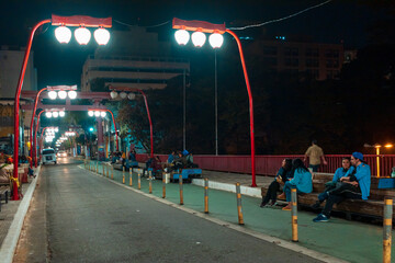 Fototapeta premium Viaduto Cidade de Osaka a noite no bairro Japão Liberdade, São Paulo