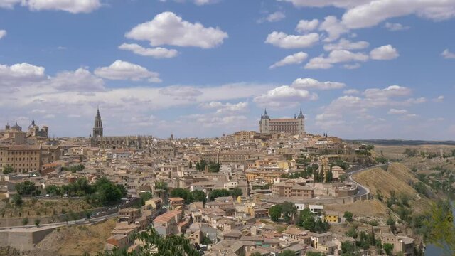 The old town of Toledo from across the river