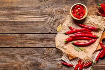 Fotobehang Samenstelling met hete chili peper op houten achtergrond © Pixel-Shot