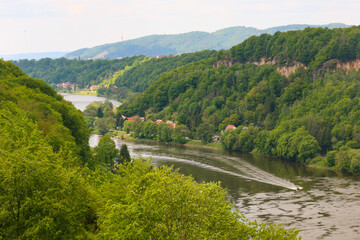 S&auml;chsische Schweiz - Blick auf die Elbe vor Pirna mit Sandsteinen