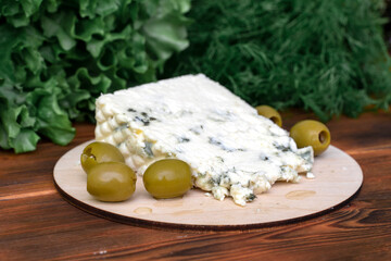 Cheese with a noble blue mold, cooked from cow's milk.