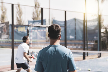 
padel monitor teaching his students