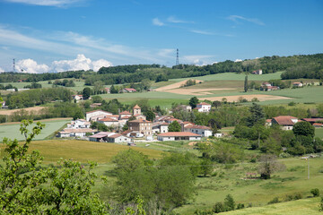 Naklejka premium Le petit village de Mantaille dans la Drôme des collines