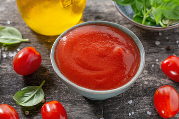 Freshmade tomato sauce in bowl