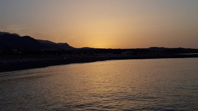 WSCH&Oacute;D SŁOŃCA NAD MORZEM. KRETA, GRECJA