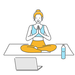 オンラインでヨガレッスンを受ける女性