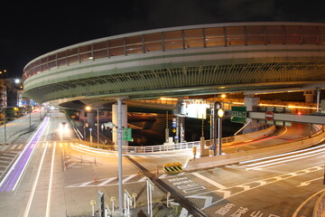 高速道路の光の軌跡