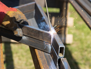 metal welding with a high temperature machine