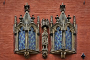 okna ratusza w Toruniu © jholy