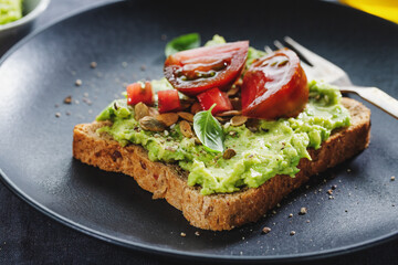 Toast with avocado and tomato