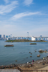 【東京都】都市風景 お台場海浜公園とレインボーブリッジ