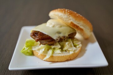照り焼きチキンバーガー