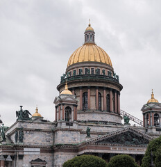 Fototapeta na wymiar St. Isaac's Cathedral with gray cloudy sky.