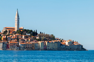 Fototapeta na wymiar Cozy and quiet town of Rovinj with beautiful colorful houses on the Istrian peninsula, Adriatic sea