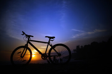 Naklejka na ściany i meble sunset and bicycle