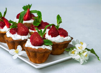 Petit Bites cakes, cupcakes with strawberry, selective focus