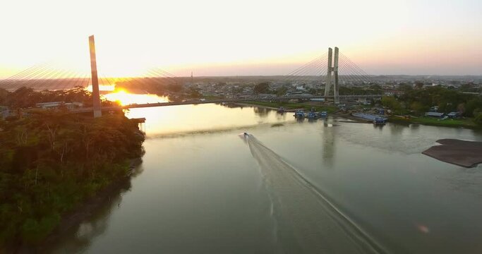 Atardecer en el Rio napo sobre el puente Majestuoso Rio Napo, Orellana, El Coca, amazonia, ecuador