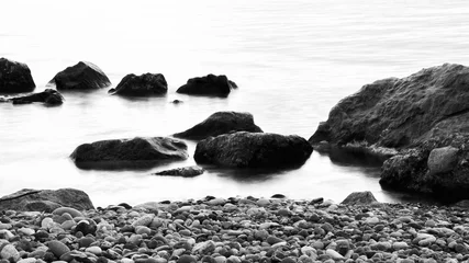Foto op Plexiglas Zwart wit Lange blootstelling water close-up in zee