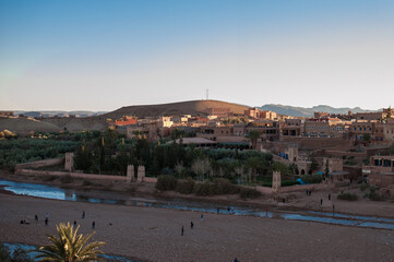 Fototapeta na wymiar magnificent old kasbah Ait Benhaddou in Atlas mountains landscape in the sunset light
