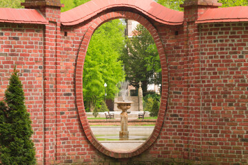 Fontanny w parku dworskim w Iłowej. © boguslavus