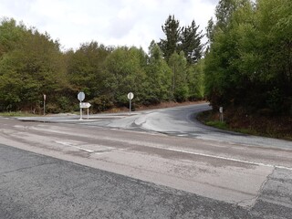 Cruce de una carretera comarcal con una nacional en Vilalba, Galicia