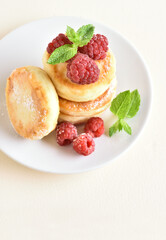 Cottage cheese pancakes with fresh raspberries