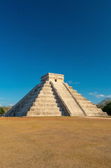 Fototapeta na wymiar Vertical mayan pyramid of Kukulkan with copy space, Chichen Itza, Yucatan, Mexico.