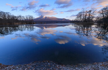 大沼国定公園晩秋の大沼と北海道駒ケ岳