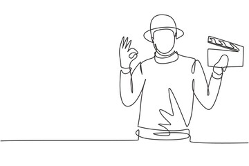 Single continuous line drawing film director with gesture okay holding clapperboard and set the crew for studio shooting. Professional work. Dynamic one line draw graphic design vector illustration - obrazy, fototapety, plakaty