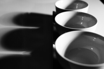Obraz na płótnie Canvas black and white cups