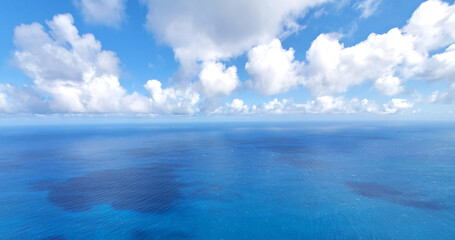 Fototapeta premium the ocean and clouds above