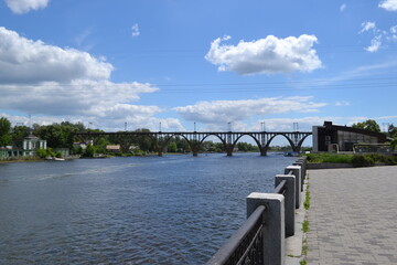 Fototapeta na wymiar Bridge to the river Dnipro