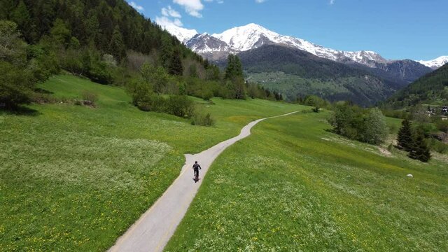 bicicletta natura mountainbike bike pedalare natura val di sole pista ciclabile nella natura