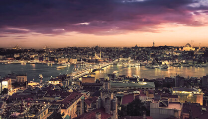 Fototapeta na wymiar Istanbul city viewed from high up at sunset
