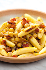 schupfnudel with bacon, onion and chick peas