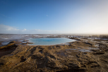 Fototapeta na wymiar geyser in iceland, the water is colored by algae