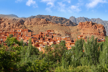 Obraz premium Abyaneh village in the mountains of Iran. Ancient Persian settlement of the 7th century. World Heritage.