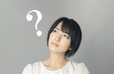 疑問を持つ女性