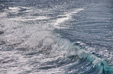 Naklejka premium Close up waves by boat on the ocean