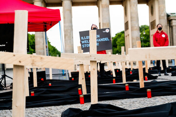 Four paws action on the Pariser place in front of the Brandenburger Gate on the 1.06.2021 © Tim