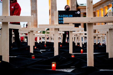 Four paws action on the Pariser place in front of the Brandenburger Gate on the 1.06.2021 © Tim