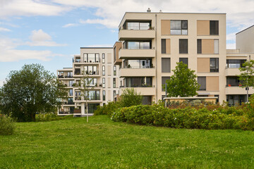 Viele Mietwohnungen in Mehrfamilienhäusern in Stadt