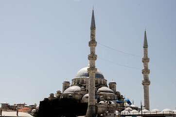 Fototapeta na wymiar View to New Mosque in Istanbul from Galata Bridge
