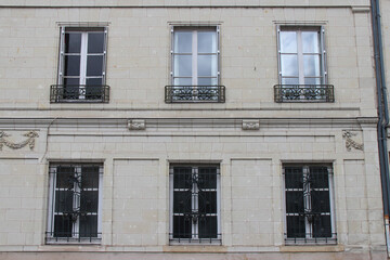 Fototapeta na wymiar residential building in saumur (france) 